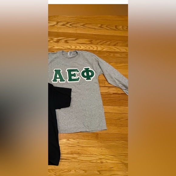 AEPHI - lot of 5 shirts & 2 sweatshirts - size small - Picture 4 of 4